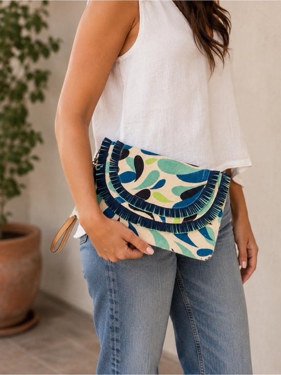 Vera Bradley Handbags - Vera Bradley Boho Fringe Clutch Wristlet Colorful Abstract Print Statement Bag